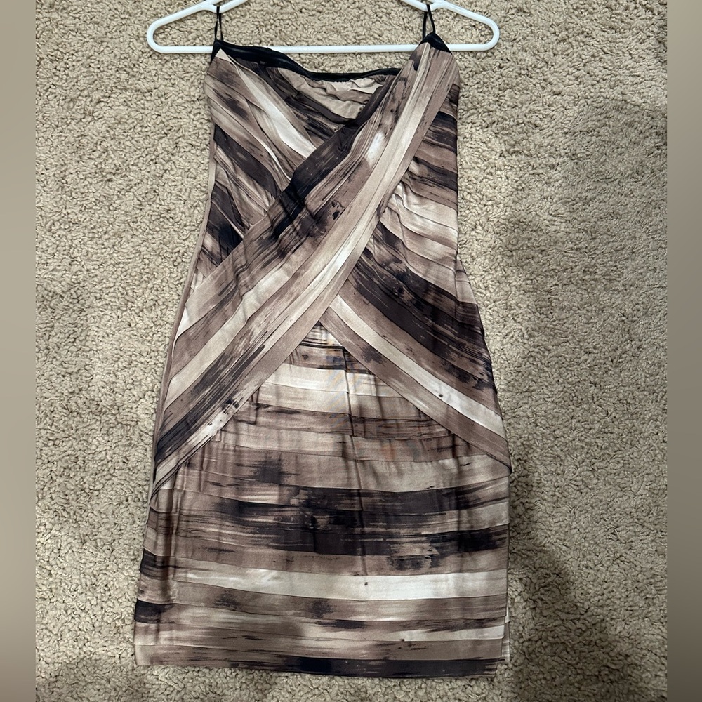 Cute Guess dress. Comfy short tighter fitted. Nice material.